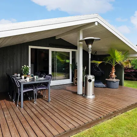 4 Bedroom Awesome In Casa de Férias Otterup