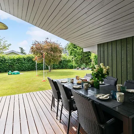 4 Bedroom Awesome In Casa de Férias *