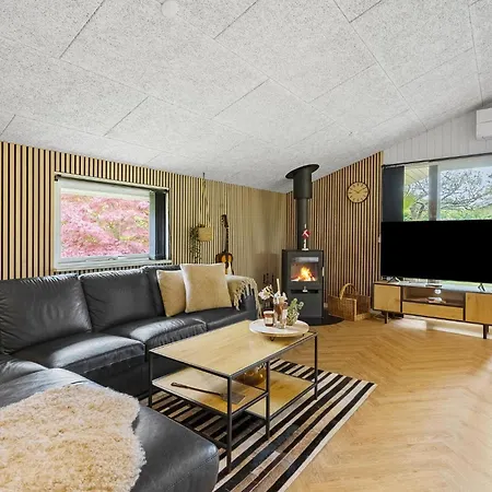 4 Bedroom Awesome In Casa de Férias Otterup