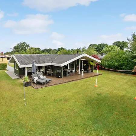 Casa de Férias 4 Bedroom Awesome In Otterup