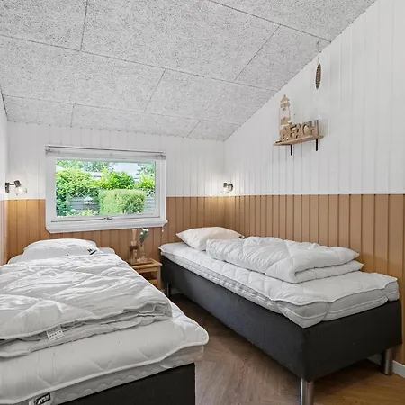 Feriehus 4 Bedroom Awesome In