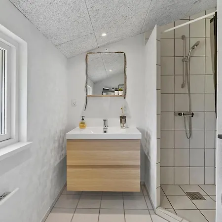 4 Bedroom Awesome In *