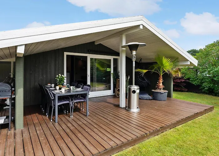 4 Bedroom Awesome In Nyaraló Otterup