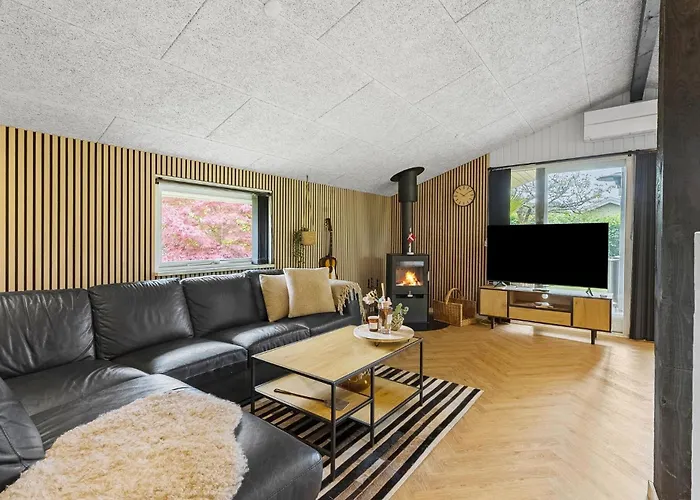 4 Bedroom Awesome In Nyaraló Otterup