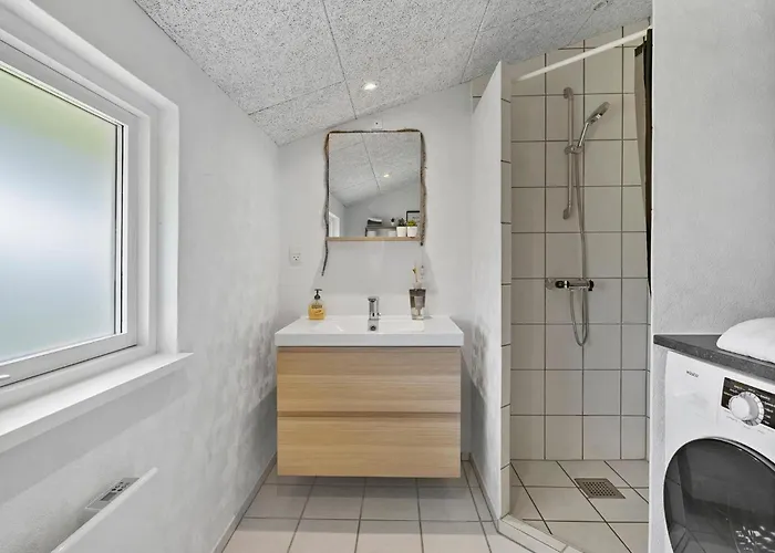 4 Bedroom Awesome In *